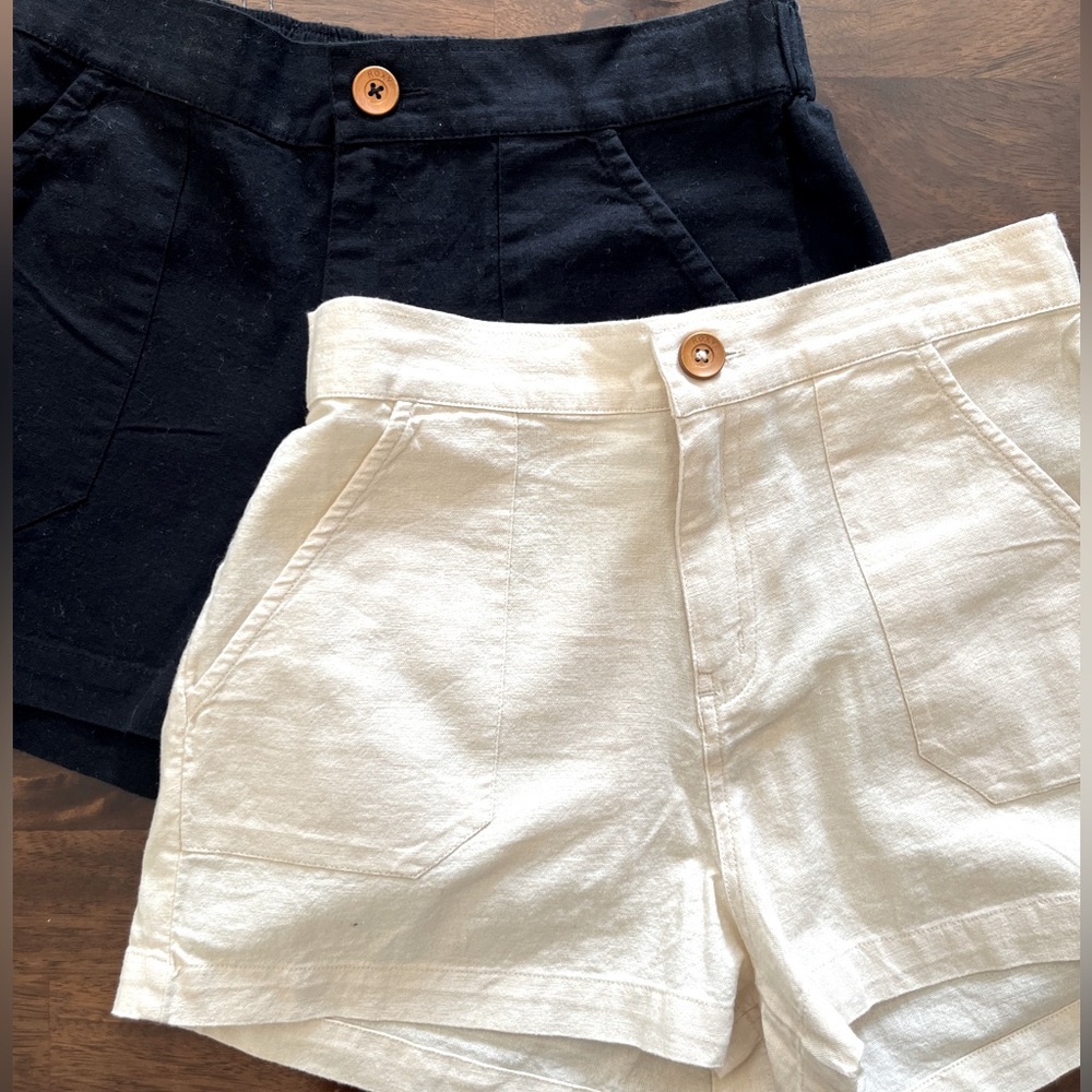 PACK OF 2 !! Black and cream medium shorts from ROXY